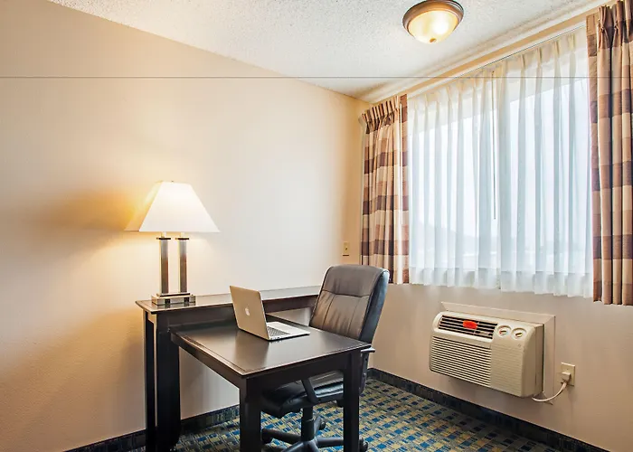 Comfort Inn & Suites Pacific - Auburn